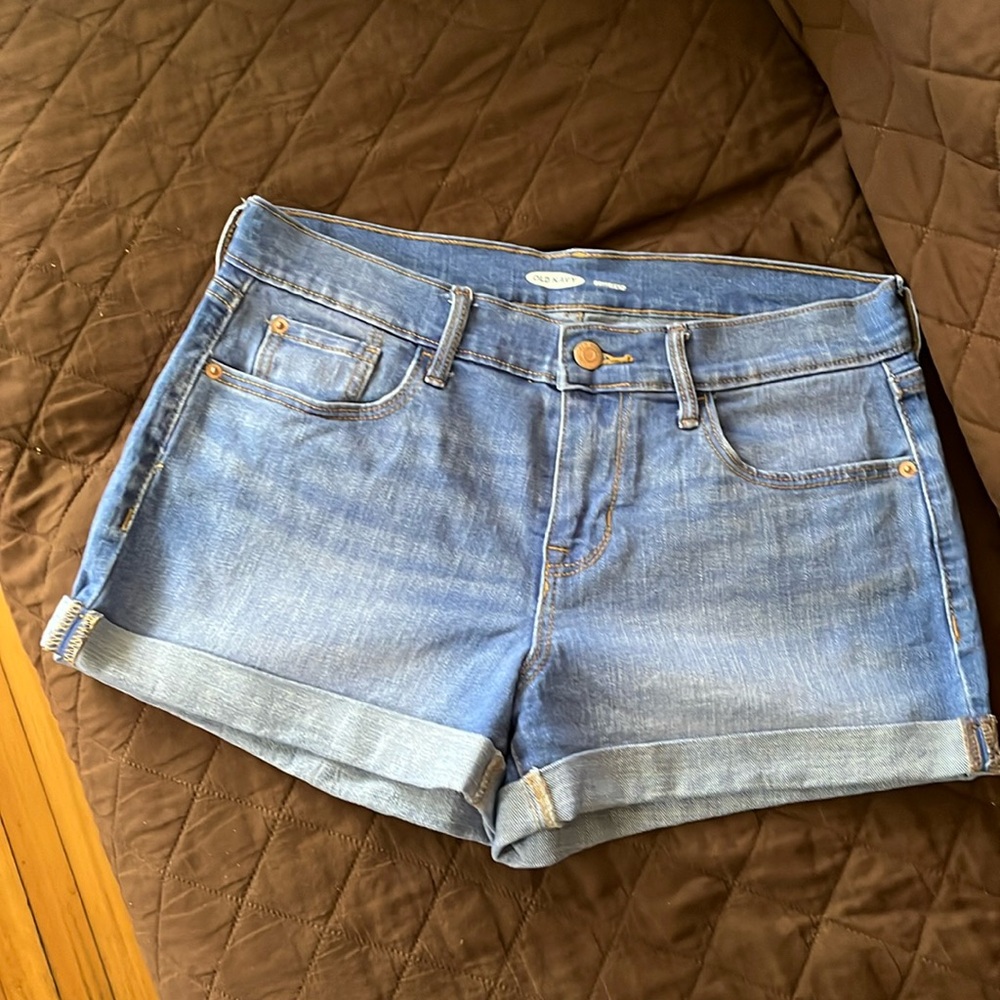 Old Navy Boyfriend jean shorts. Size 4. Light blue